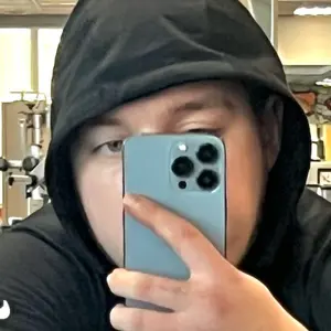 Я Олег, 20, из Великого Новгорода, ищу знакомство для приятного времяпровождения
