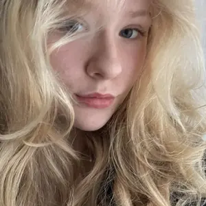 Варя из Гатчины, ищу на сайте виртуальный секс