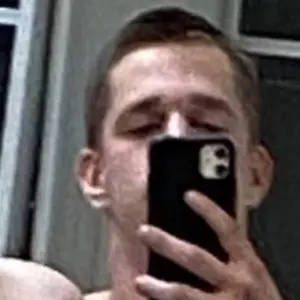 Я Илья, 19, из Мурино, ищу знакомство для общения