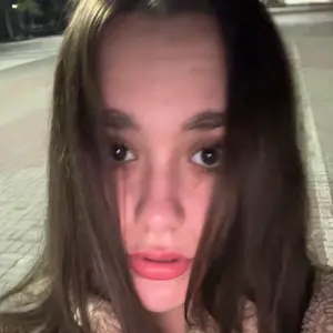 Я Кира, 18, знакомлюсь на одну ночь в Астане