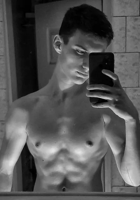 Oleg из Миргорода, мне 24, познакомлюсь на одну ночь