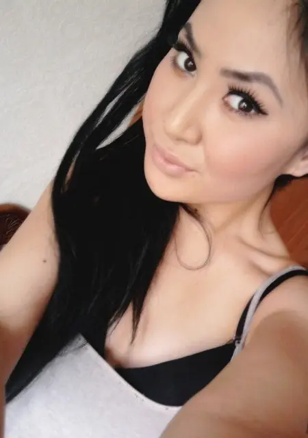 Я Alina, 33, из Алматы, ищу знакомство для приятного времяпровождения