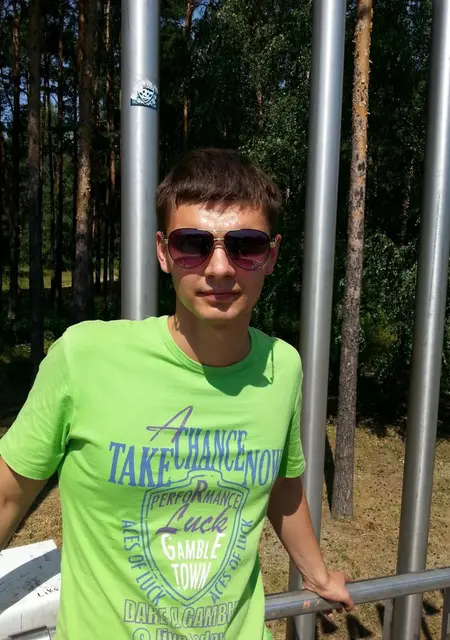 Артур из Солигорска, мне 35, познакомлюсь для общения