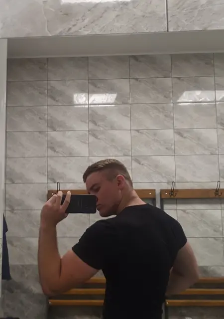 Василий из Жёлтых Воды, мне 18, познакомлюсь на одну ночь