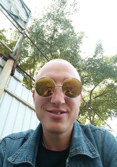 Я Ваня, 28, знакомлюсь без обязательств в Карловке