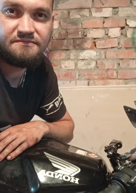 Max из Стаханова, ищу на сайте знакомства без обязательств