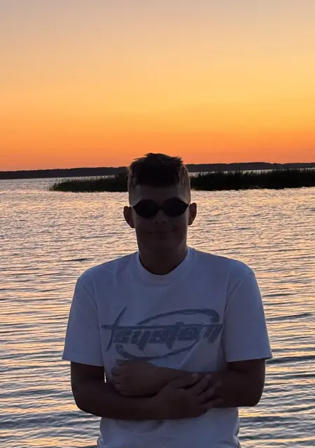 Я Захар, 19 років, знайомлюсь без зобов'язань у Кам'янському