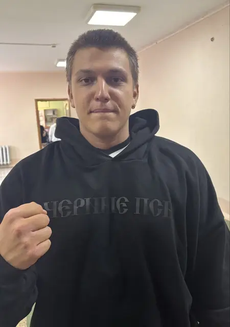 Я Миша, 18, из Бобруйска, ищу знакомства на одну ночь