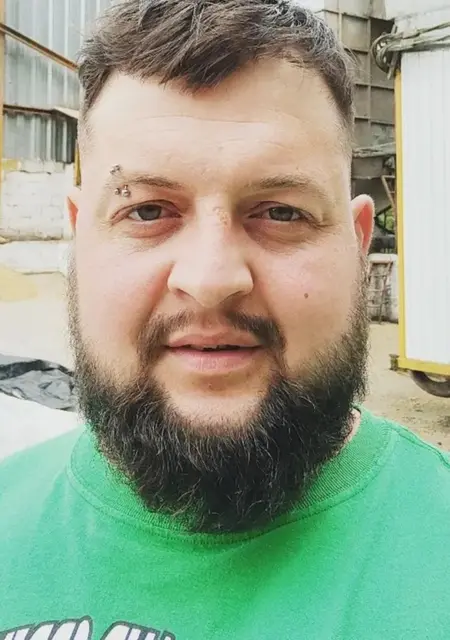 Oleg из Сморгони, ищу на сайте постоянные отношения