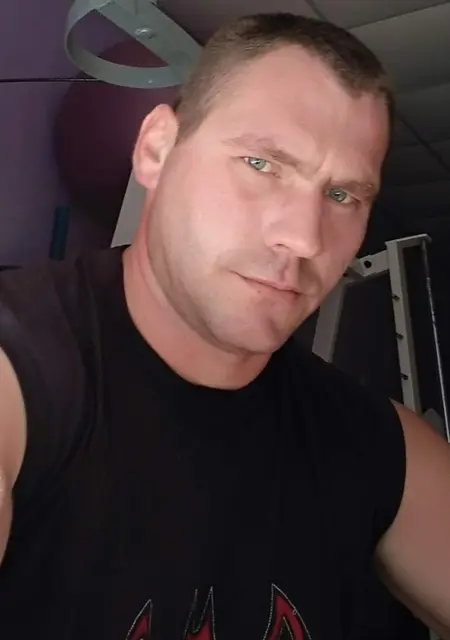 Vova из Бердянска, ищу на сайте знакомства на одну ночь