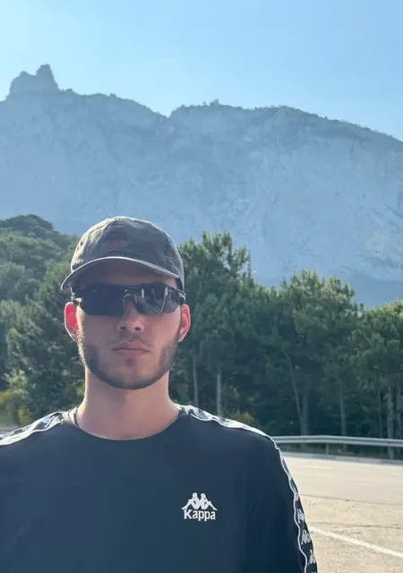 Я Александр, 23, знакомлюсь для приятного времяпровождения в Донецке