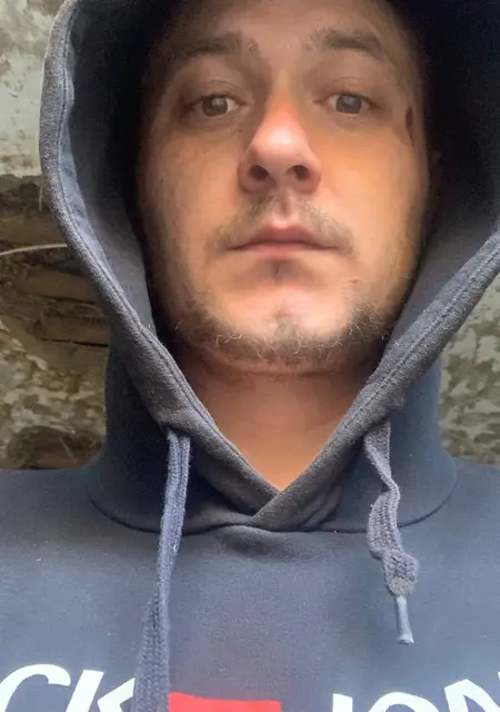 Алексей з Першотравенськ, шукаю на сайті приємне проведення часу