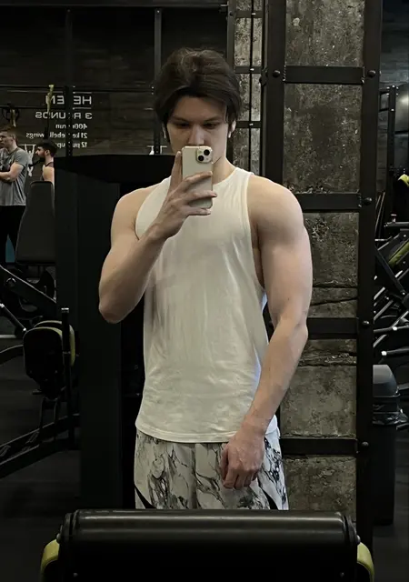 Я Кирилл, 25, из Одессы, ищу знакомство для постоянных отношений