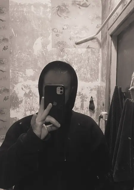 Саша з Кам'янського, мені 20 років, познайомлюсь для спілкування