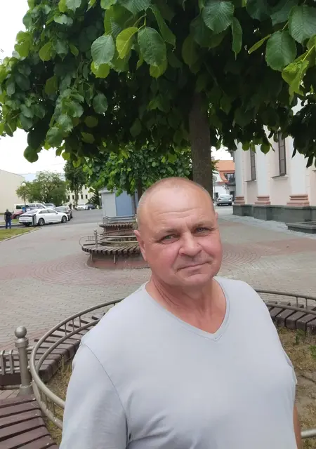 Роман из Дятлово, ищу на сайте знакомства на одну ночь