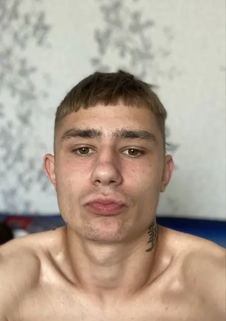 Я Паша, 21, из Калинковичей, ищу знакомства без обязательств