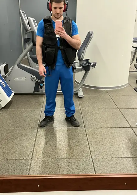 Я Leo, 28, из Кутаиси, ищу знакомство для постоянных отношений