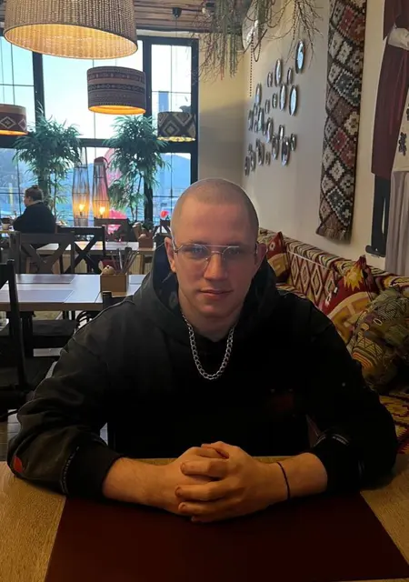 Павел из Донецка, ищу на сайте знакомства на одну ночь