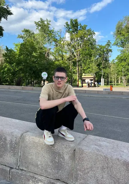 Идрис из Луганска, мне 19, познакомлюсь для дружбы