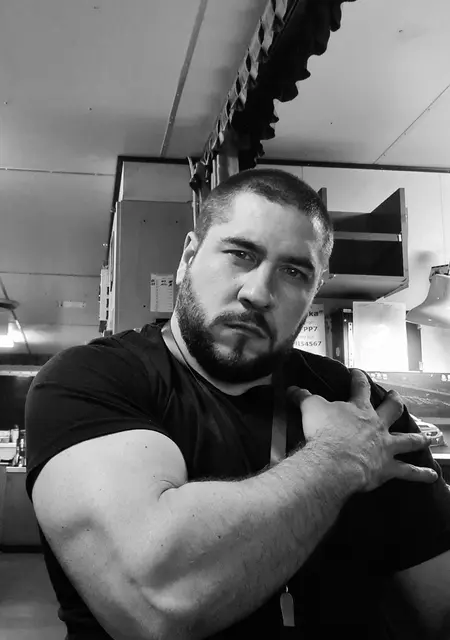 Артур из Хельсинки, ищу на сайте знакомства на одну ночь