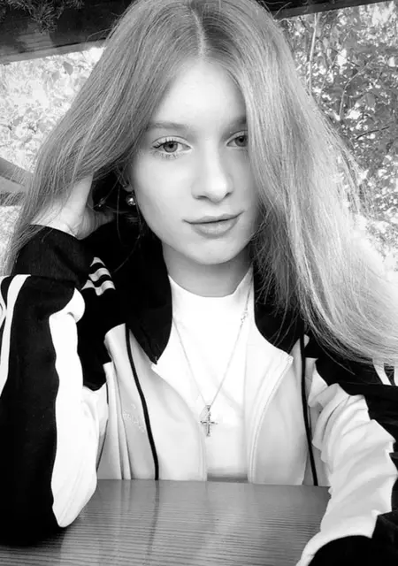 Я Ева, 24, из Алматы, ищу знакомство для приятного времяпровождения