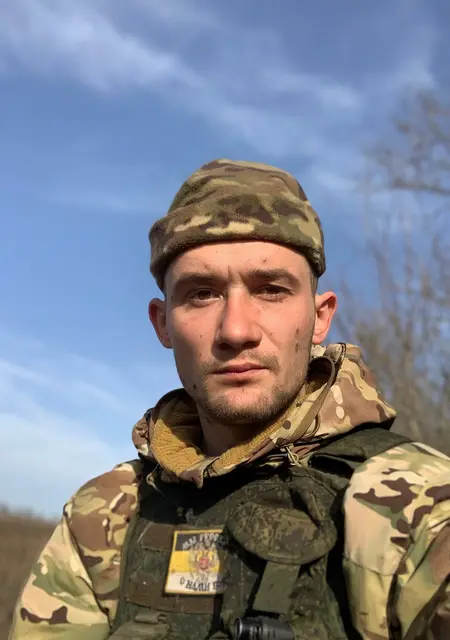 Я Славик, 29 років з Амвросіївки, шукаю знайомство для постійних стосунків