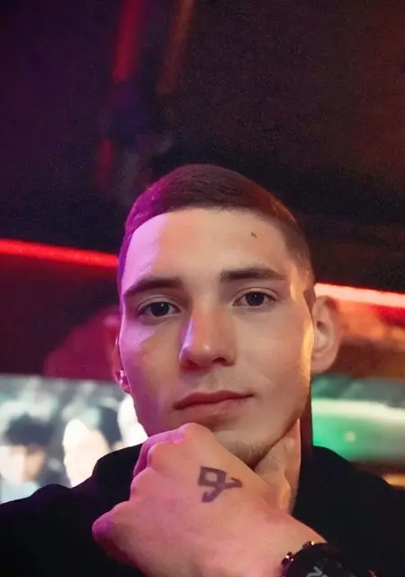 Я Ваня, 24, из Николаева, ищу знакомство для приятного времяпровождения