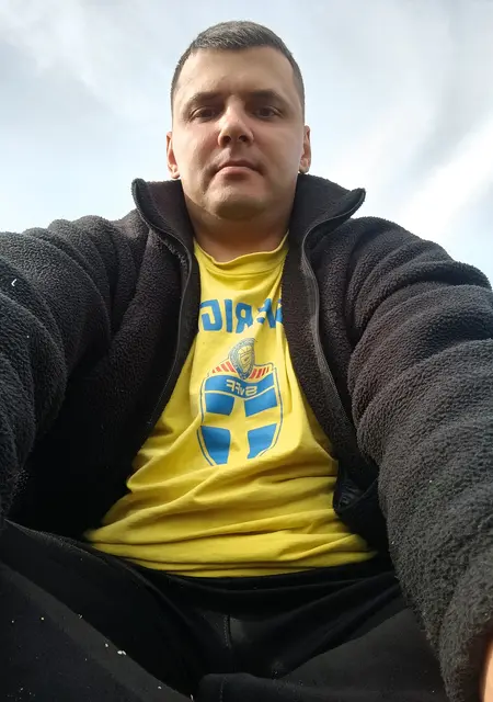 Я Максим, 38 років з Коломия, шукаю знайомства без зобов'язань