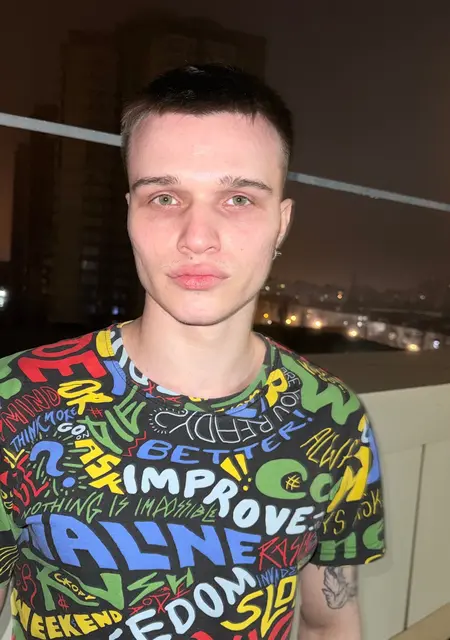 Я Кирилл, 20, из Донецка, ищу знакомство для приятного времяпровождения