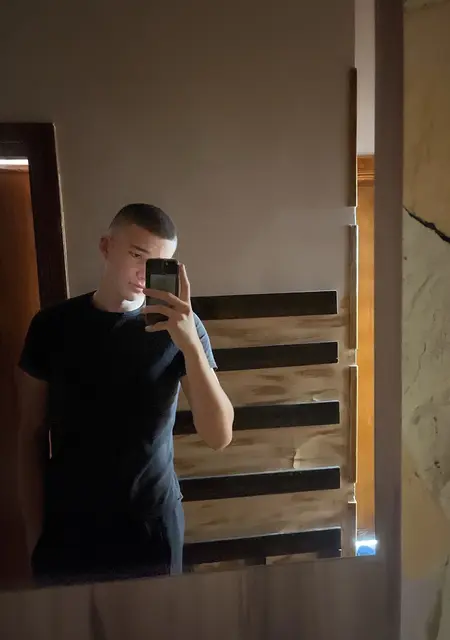 Я Іван, 20 років з Борислава, шукаю знайомства на одну ніч