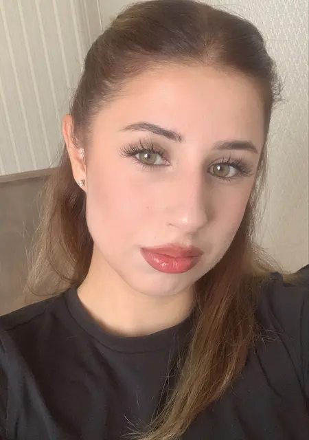 Аделина из Херсона, ищу на сайте общение