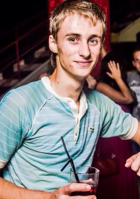 Виталий з Нова Одеса, мені 31 років, познайомлюсь для спілкування