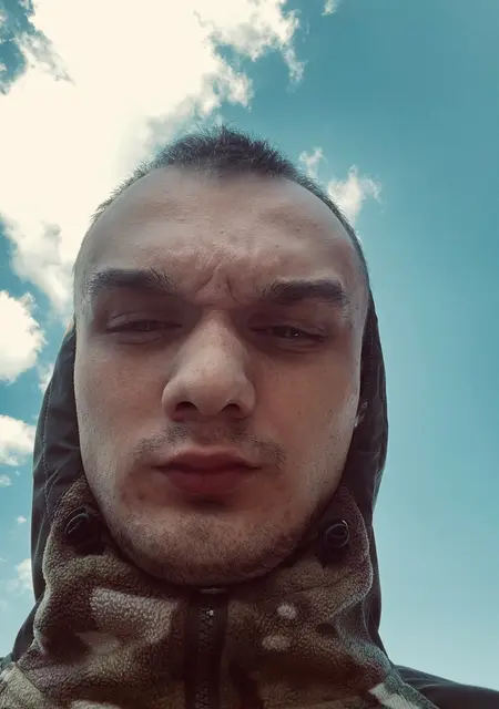 Коля з Кам'янського, мені 28 років, познайомлюсь для вірт