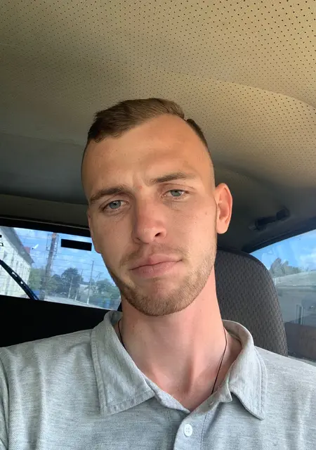 Я Сергій, 25, из Иванкова, ищу знакомства на одну ночь