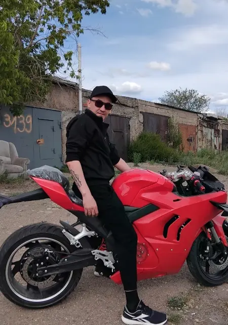 Dima из Караганды, ищу на сайте общение