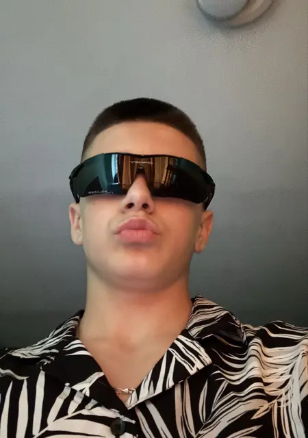 Я Максим, 24, знакомлюсь для постоянных отношений в Бурштыне