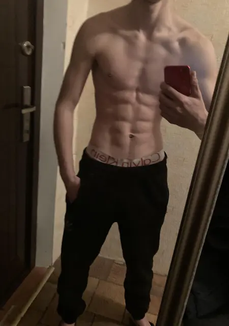 Я Евгений, 24, из Волковыска, ищу знакомства на одну ночь