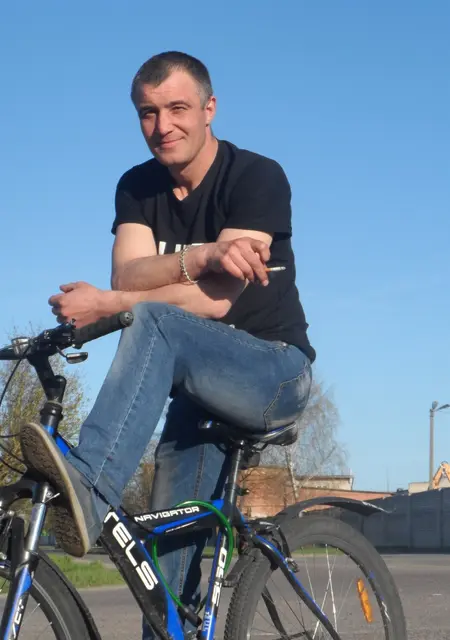 Андрей из Мостов, мне 25, познакомлюсь без обязательств